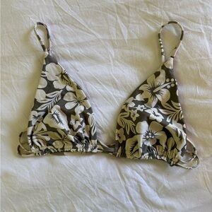 🌿 S O L D 🌿 Acacia top in Huahine